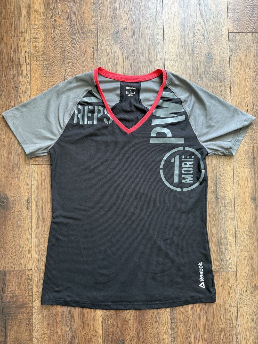 Reebok Black Gray Red Graphic Workout Gym Tee Medium